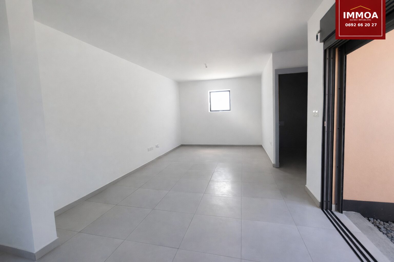 Intérieur moderne avec lumière naturelle